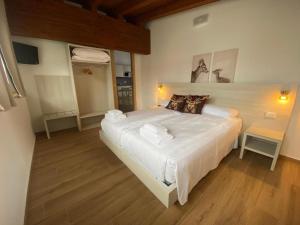 a bedroom with a large white bed in a room at International Residence in Tarvisio