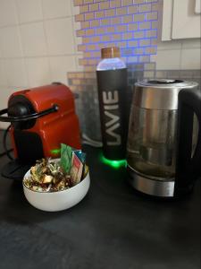 Παροχές για τσάι/καφέ στο Chambre calme & lumineuse avec balcon Cauderan