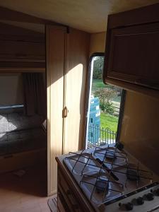 Η κουζίνα ή μικρή κουζίνα στο Countryside accommodation near Llanybydder