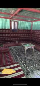 a room with a table in the middle of it at قريه الواصل in Shāhiq