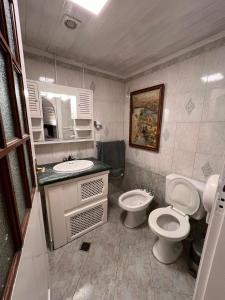 a bathroom with a toilet and a sink at F&F alojamiento in Punta del Este