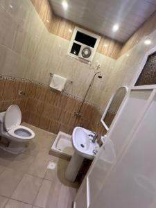 Ένα μπάνιο στο hotel asis altaaj