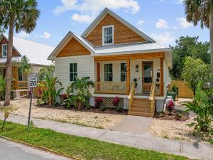 Zahrada ubytování The Grand Augustine l Heated Pool l Walk to DNTN