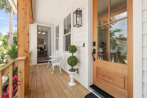 Balkón nebo terasa v ubytování The Grand Augustine l Heated Pool l Walk to DNTN