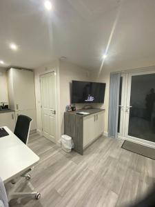 Μια τηλεόραση ή/και κέντρο ψυχαγωγίας στο Moore Place +2 φωτογραφίες