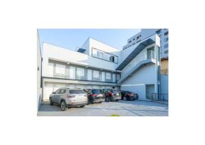 Το κτήριο όπου στεγάζεται  το ξενοδοχείο διαμερισμάτων