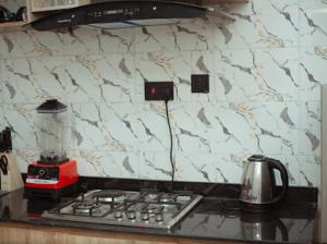 Η κουζίνα ή μικρή κουζίνα στο Royaltron apartment services