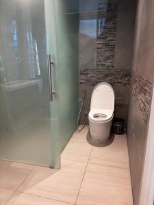 Ένα μπάνιο στο Tropical studio with seaview