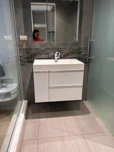 Ένα μπάνιο στο Tropical studio with seaview