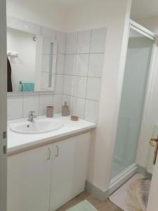 Ένα μπάνιο στο Magnifique studio neuf et indépendant à la campagne +20 φωτογραφίες