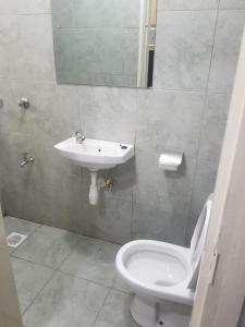 Ένα μπάνιο στο Amazing StaysBnB near JKIA +8 φωτογραφίες