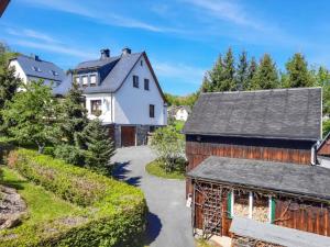an aerial view of a house and a barn at Edith in Schwarzenbrunn +13 photos
