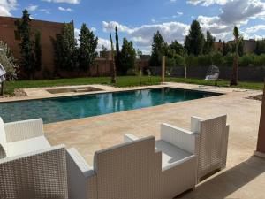 Bazén v ubytování villa Daraa nebo v jeho okolí