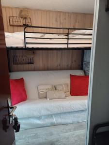 En eller flere senge i et værelse på Appart PRA LOUP près des pistes