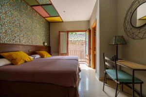 a bedroom with two beds and a desk and a window at Hotel Sol in Toledo +73 photos