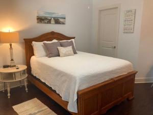 Postel nebo postele na pokoji v ubytování Beachview Condo at Sea Breeze -409 - fully furnished 2 bedroom 2 bath + 21 fotografií