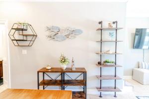 Imagen de la galería de Spacious 1 bed / 15 bath for TDY Rentals!!, en Ocean Springs 17 fotos más