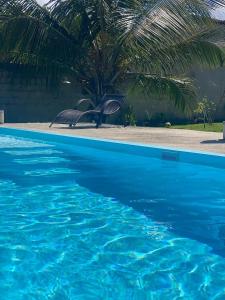 Bazén v ubytování Sua Casa de Praia nebo v jeho okolí