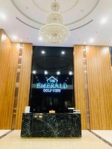Vstupní hala nebo recepce v ubytování Modern 1 bedroom apt at The Emerald Golf View - Pool, Gym, Near Aeon Mall and VSIP + 21 fotografií