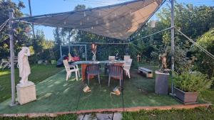 a patio with a table and chairs under a canopy at Mi Rincón in Zaragoza
