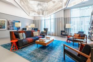 Χώρος καθιστικού στο Somerville 1BR w Gym Doorman nr Assembly Row BOS-229