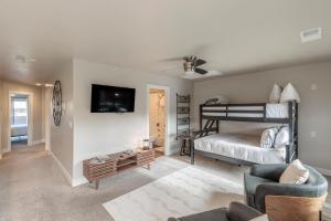 En eller flere senge i et værelse på The Governor's Mansion + 41 billeder