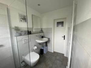 Ένα μπάνιο στο Peak Five Ride and Sleep