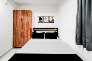 Postel nebo postele na pokoji v ubytování SPOT ON BSR RoyalStay Super Luxury Hotel Rooms + 33 fotografií