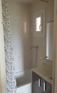 Ένα μπάνιο στο Maison à La Croix-Valmer +3 φωτογραφίες