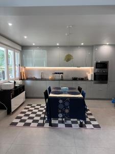 Η κουζίνα ή μικρή κουζίνα στο Chez Olivia