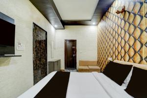 a bedroom with a bed in a room at HOTEL O THE 9 CUBE in Habībganj