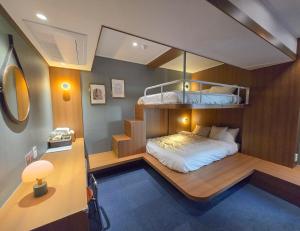 a small bedroom with a bunk bed in it at 스테이 마루 종로 Stay Maru Jongno in Seoul