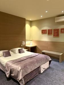 a hotel room with a large bed and a table at Gravenhof in Beersel +78 photos