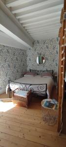 a bedroom with a large bed and a mirror at Jura entre Lacs et Montagnes Charmant studio cosy de 38 m2 in Orgelet