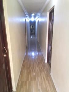 a long hallway with a long hard wood floor at La Casa de Manccini in Santo Domingo