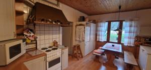 Køkken eller tekøkken på Perinnetalo Taivalkoskella