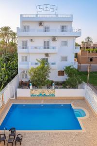 Bazén v ubytování LUXOR DREAM - Panoramic Villa nebo v jeho okolí