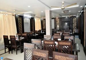 Posezení v ubytování Hotel O Gayatri Palace