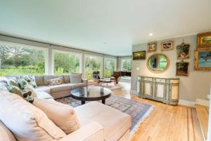 Χώρος καθιστικού στο Private Luxurious Canal Estate