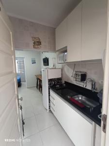 Köök või kööginurk majutusasutuses Aconchego do mar - Canto do Forte - Praia Grande