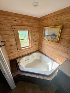 Fotografie z fotogalerie ubytování Private Luxury Log Cabin v destinaci Point Pleasant