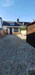 Το κτήριο όπου στεγάζεται  η παραθεριστική κατοικία +5 φωτογραφίες