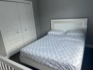 Giường trong phòng chung tại Detente