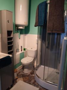 Ένα μπάνιο στο TINCHEBRAY Centre ville +11 φωτογραφίες