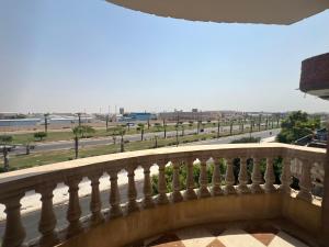 Balkón nebo terasa v ubytování شقه فندقيه مكيفه برج العرب الجديده- الإسكندرية