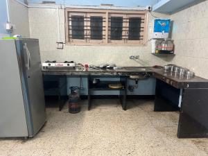 Kuchyň nebo kuchyňský kout v ubytování Elderly Friendly 3B Homestay at Shastri Nagar, near cricket stadium