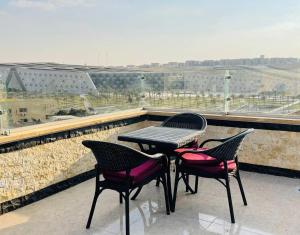 Rõdu või terrass majutusasutuses Joya Grand Museum & Pyramids View