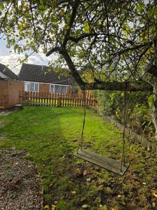 Κήπος έξω από το Charming 2 Bed Modern Guest House with Free Parking up to 3 cars