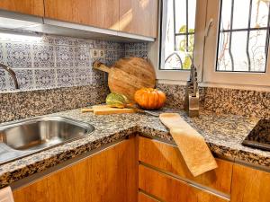 Kuchyň nebo kuchyňský kout v ubytování LA CASILLA + 46 fotografií