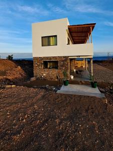 ポルト・ノボにあるKasa surfの土地上家